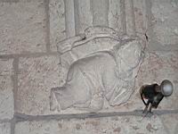La Charite sur Loire - Eglise Notre-Dame - Support de statue en forme moine (2)